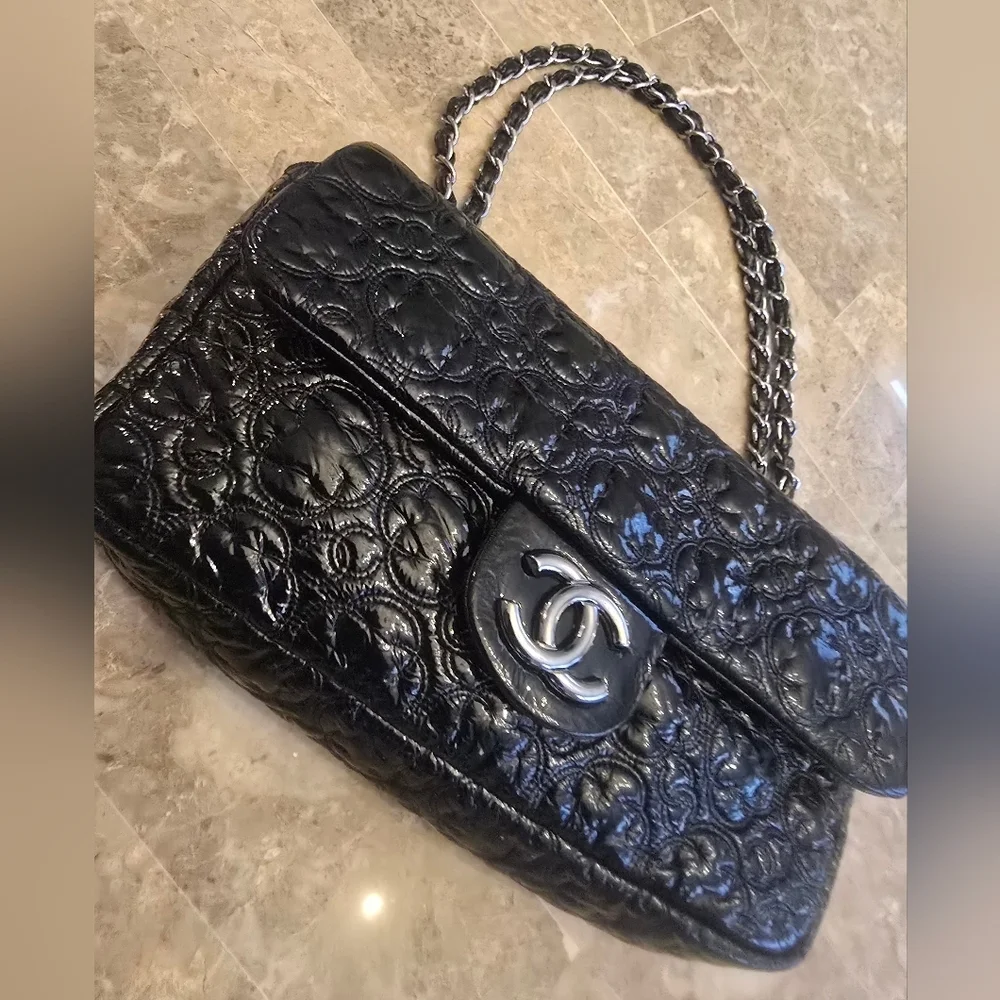 CHANEL "Rock In Moscow" Patent Vinyl Flap Bag - Picture 4 of 6